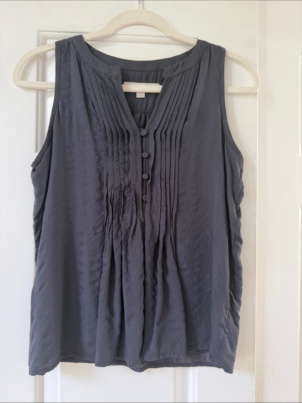 LOFT Sleeveless Pleated Button-Front Top - Charcoal Gray